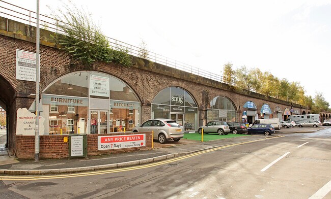 Plus de détails pour Kitchen St, Chester - Commerce de détail à louer