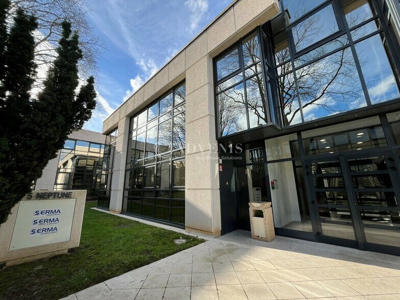 Bureau dans Guyancourt à louer - Photo du bâtiment - Image 3 de 3