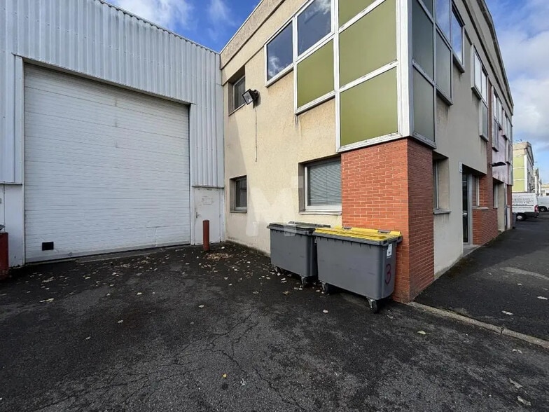 Flex in Chilly-Mazarin for lease - Building Photo - Image 1 of 8