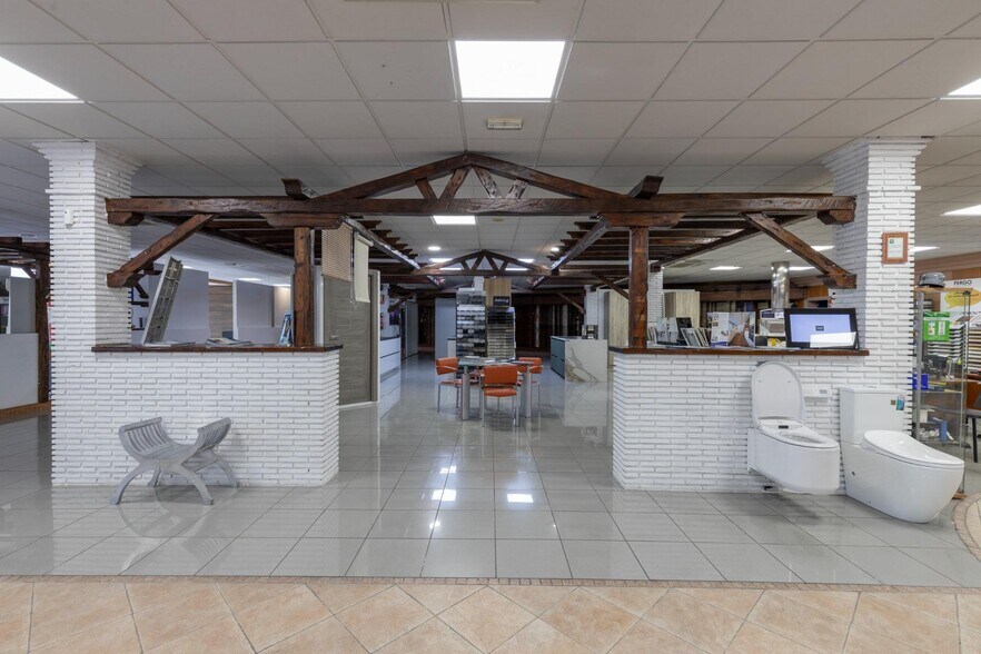Commerce de détail dans Santa Fe, Granada à vendre - Photo du bâtiment - Image 3 de 34