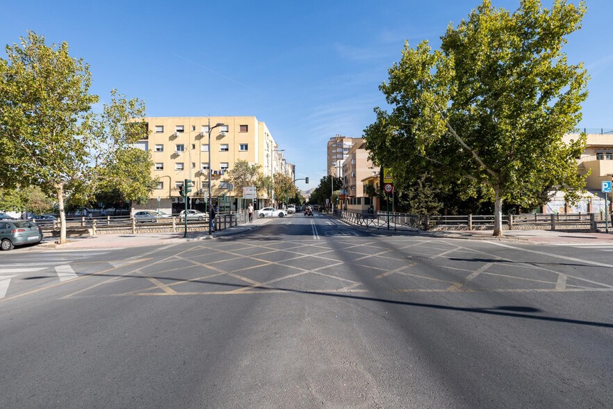 Plaza Catedrática Asunción Linares, 1, Granada, Granada à vendre - Photo du bâtiment - Image 3 de 22