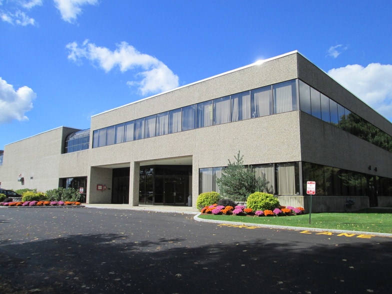 99 Rosewood Dr, Danvers, MA à louer - Photo du bâtiment - Image 3 de 18