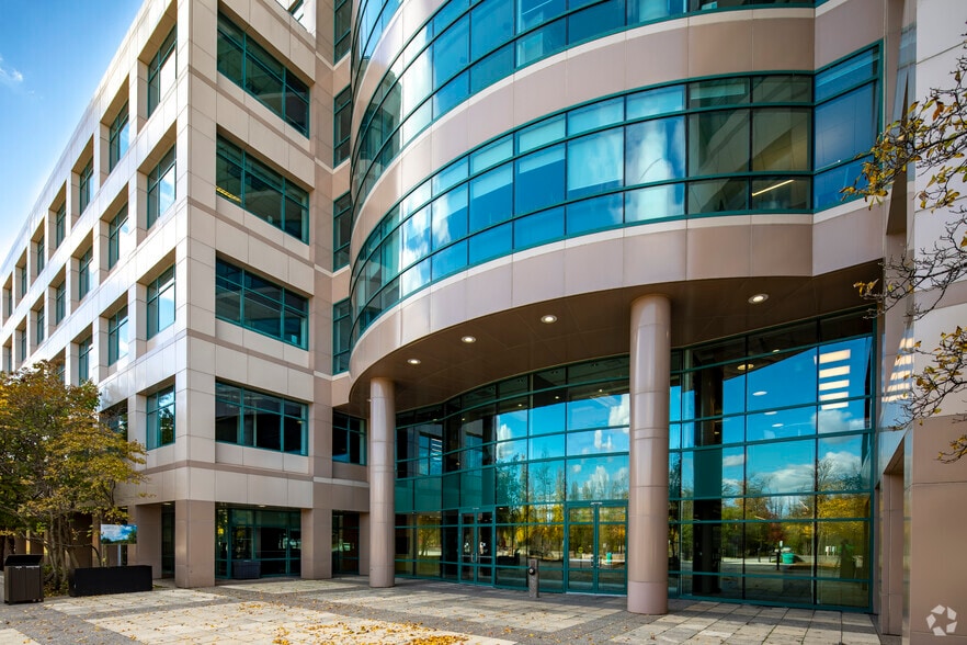 5150 Spectrum Way, Mississauga, ON à louer - Photo du bâtiment - Image 3 de 9
