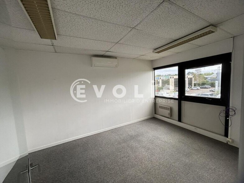 Office in Mérignac for lease - Interior Photo - Image 2 of 6