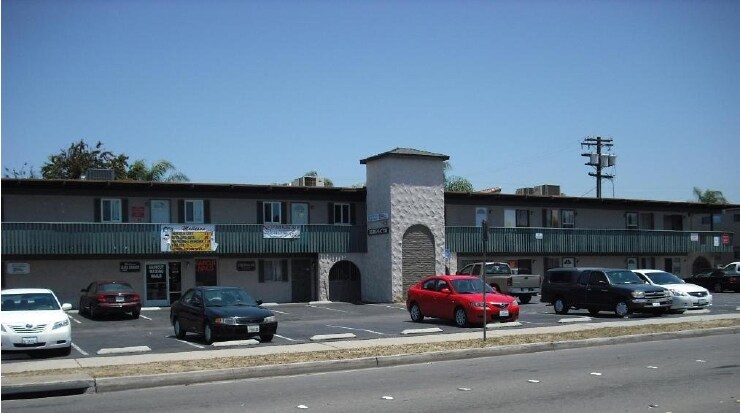 505 N Mollison Ave, El Cajon, CA à vendre - Photo du bâtiment - Image 2 de 13