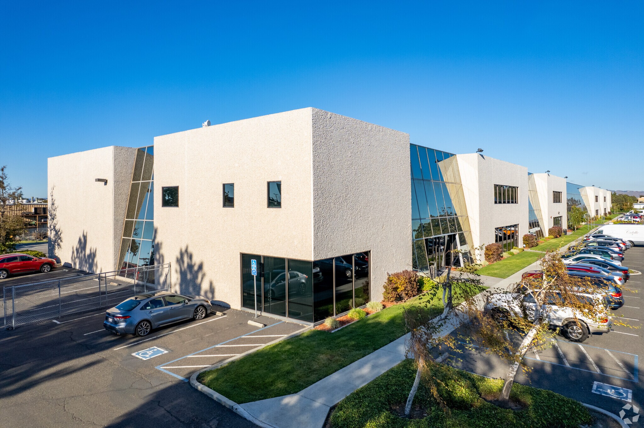 37100-37920 Central Ct, Newark, CA à louer Photo du bâtiment- Image 1 de 7
