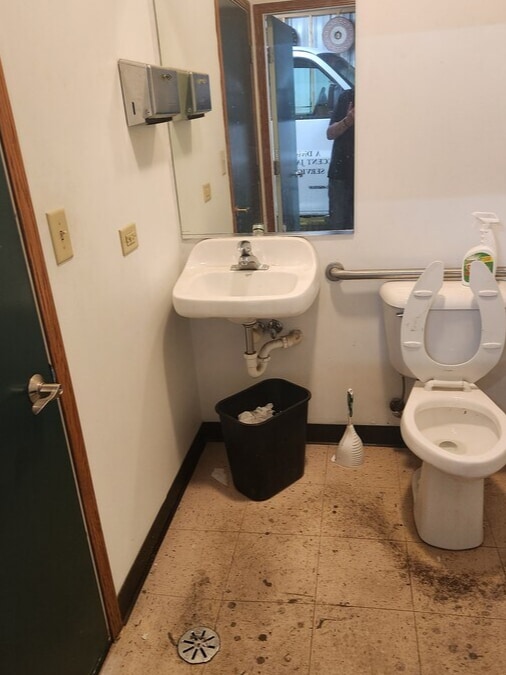 1625 Weld Rd, Elgin, IL for lease Interior Photo- Image 1 of 10