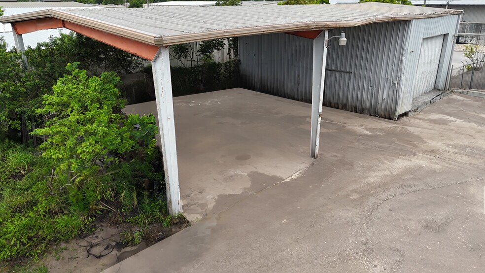 2506 Mine and Mill Ln, Lakeland, FL à louer - Photo du bâtiment - Image 2 de 3