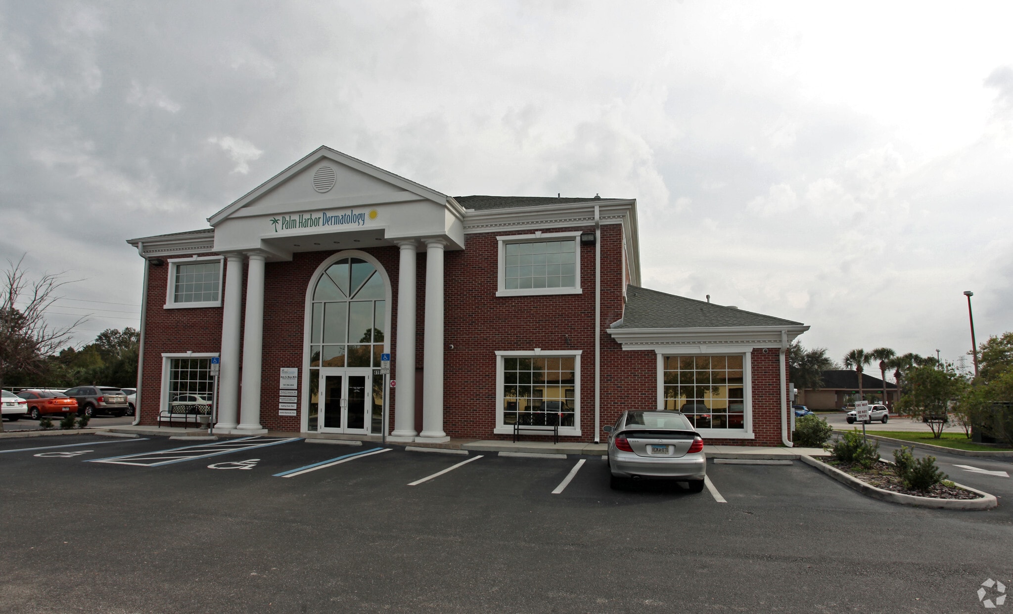 Dermatology Medical Office Portfolio portfolio of 5 properties for sale on LoopNet.ca Primary Photo- Image 1 of 6