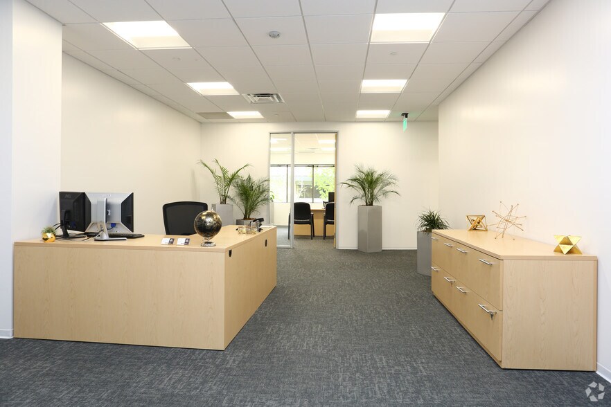 5500 Ming Ave, Bakersfield, CA for lease - Interior Photo - Image 3 of 38