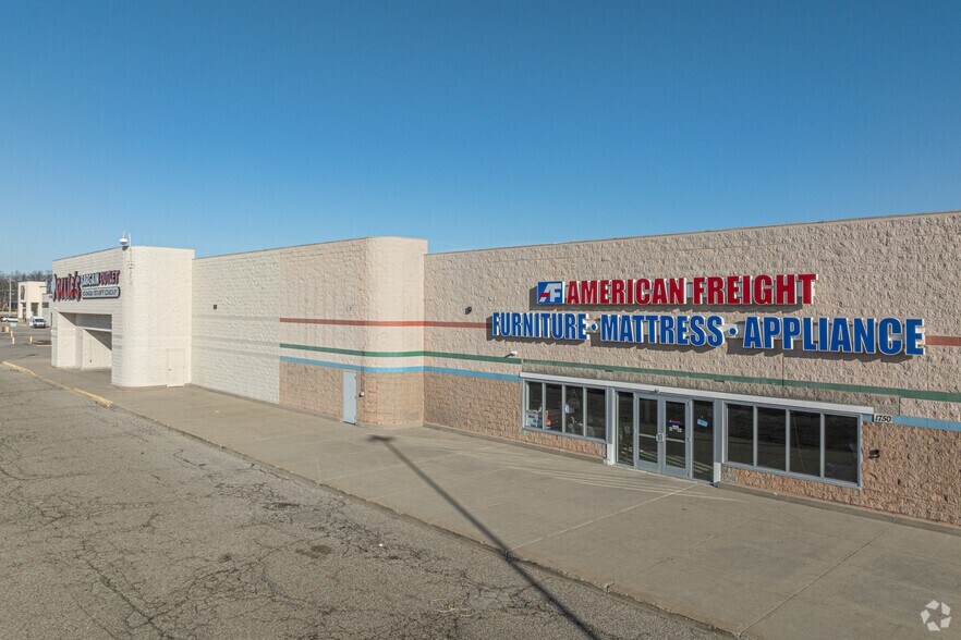 1740 E Sherman Blvd, Muskegon, MI for lease - Building Photo - Image 3 of 4