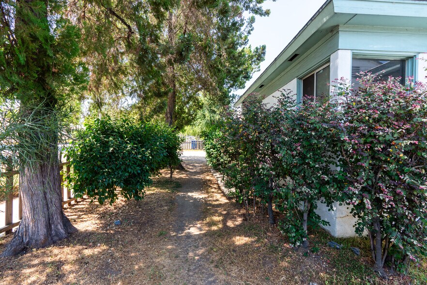 5916 Rosemead Blvd, Temple City, CA à vendre - Photo du bâtiment - Image 3 de 12