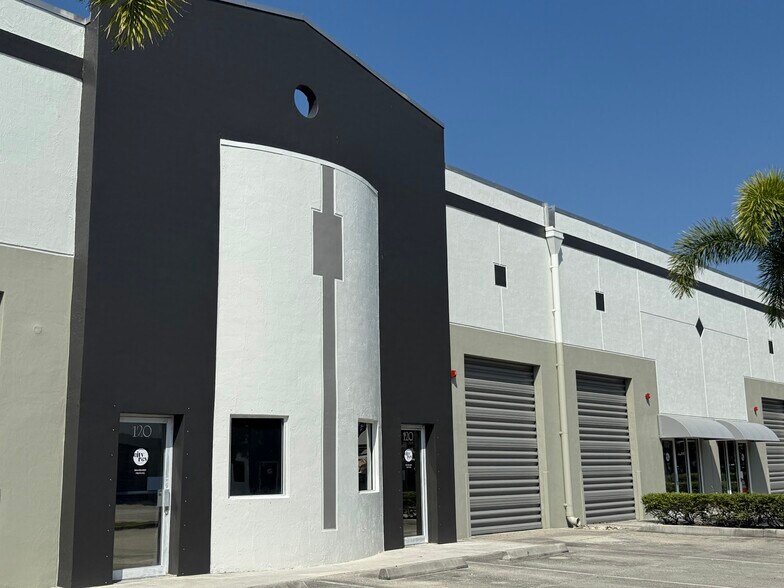 21113 Johnson St, Pembroke Pines, FL à louer - Photo du bâtiment - Image 3 de 8
