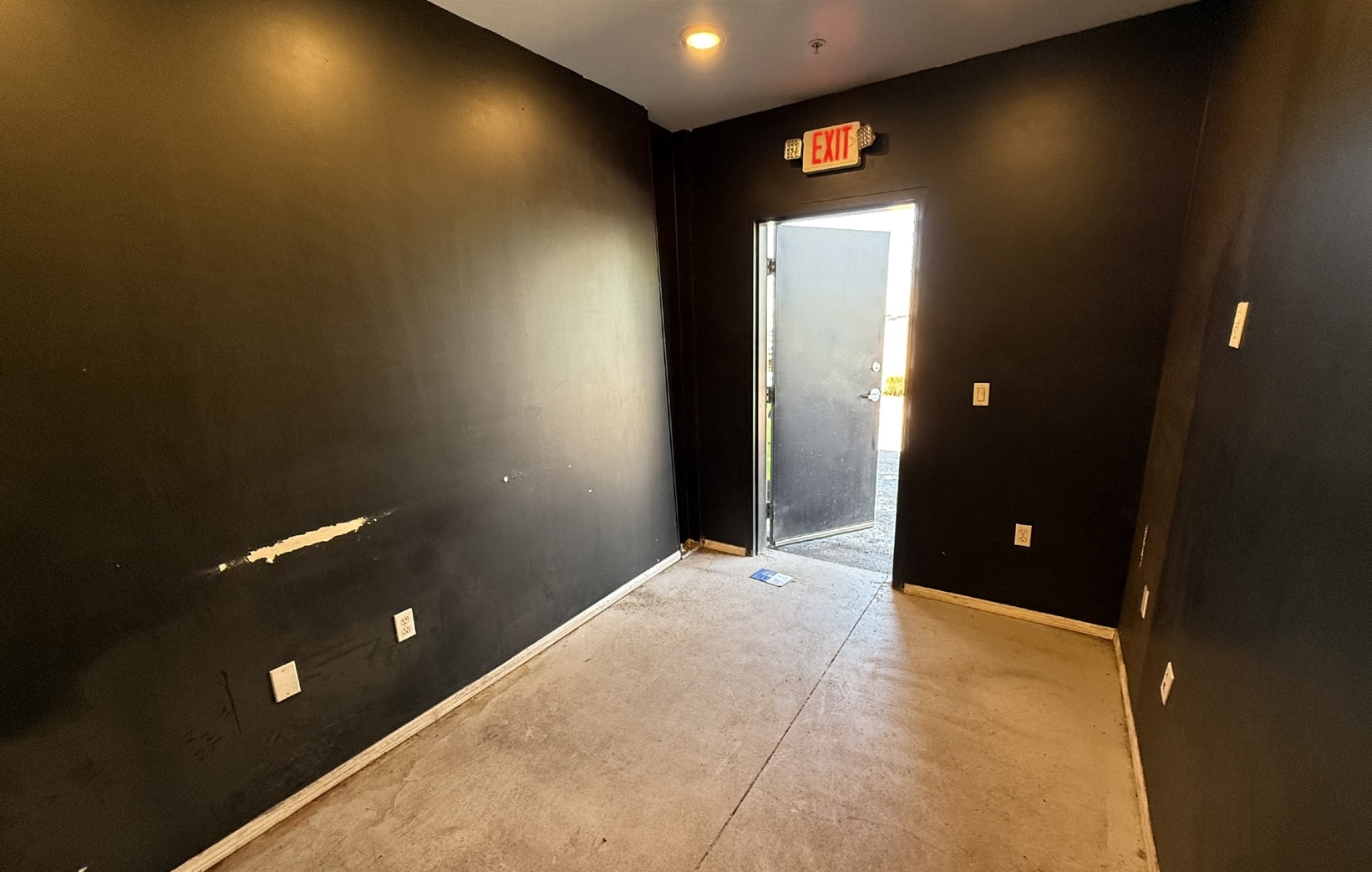 2643 N 36 Ave, Phoenix, AZ for lease Interior Photo- Image 1 of 6