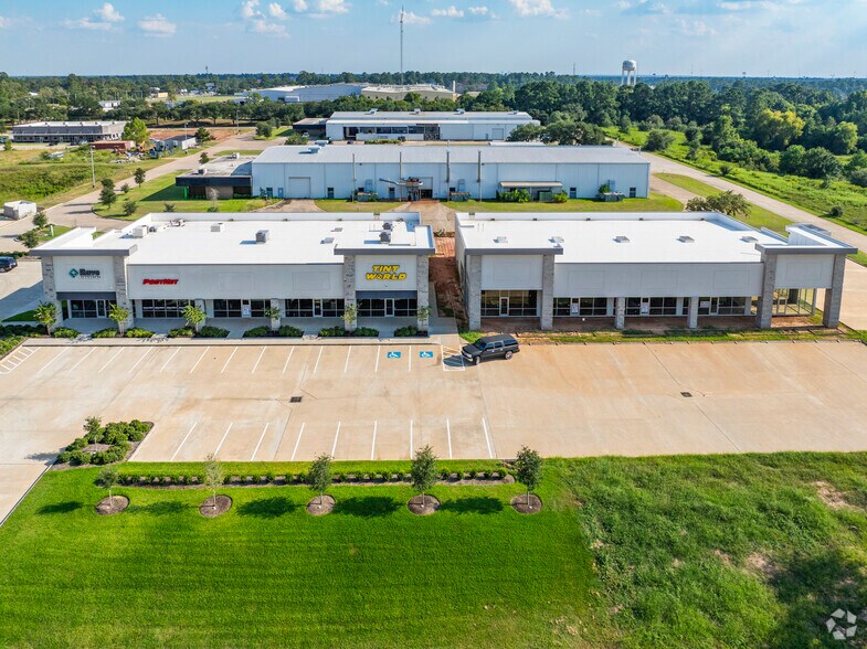 680 N FM 3083 Rd W, Conroe, TX à louer - Photo du bâtiment - Image 3 de 11