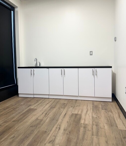 241 N Maclay Ave, San Fernando, CA à louer - Photo du bâtiment - Image 2 de 6