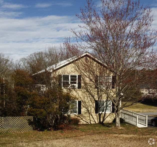 3776 NE Clairmont Rd, Chamblee, GA for lease - Building Photo - Image 2 of 3