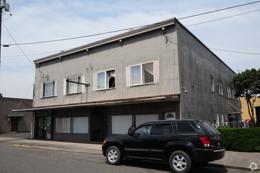 211 Pine St, Kelso, WA à louer - Photo du bâtiment - Image 2 de 12