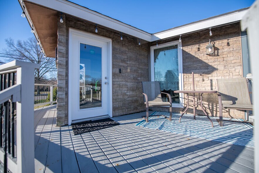 411 W Canal St, Malvern, OH à vendre - Photo du bâtiment - Image 2 de 32