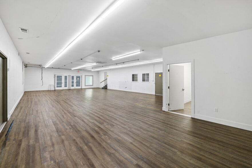 840 N Cloverdale Blvd, Cloverdale, CA à vendre - Photo du bâtiment - Image 3 de 44