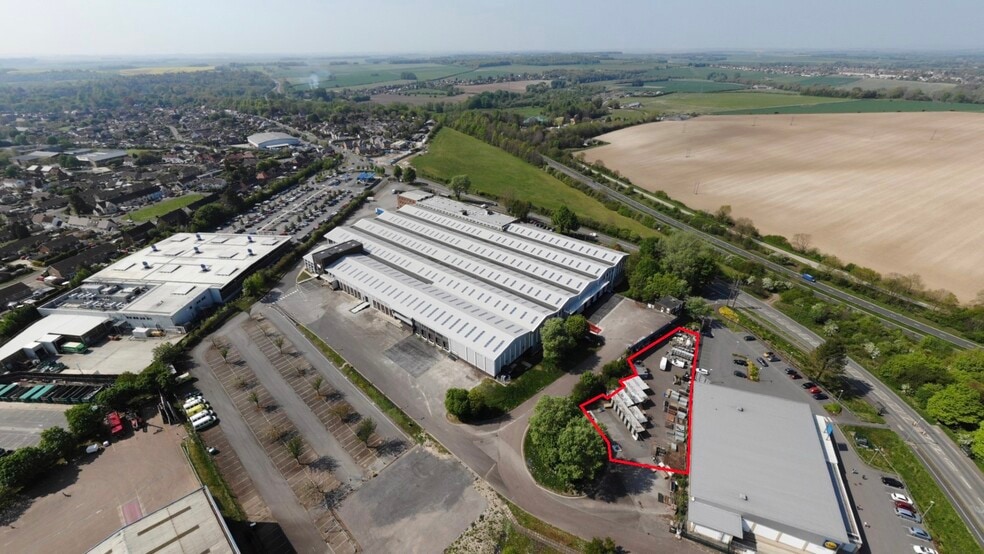 London Rd, Amesbury for lease - Building Photo - Image 3 of 32