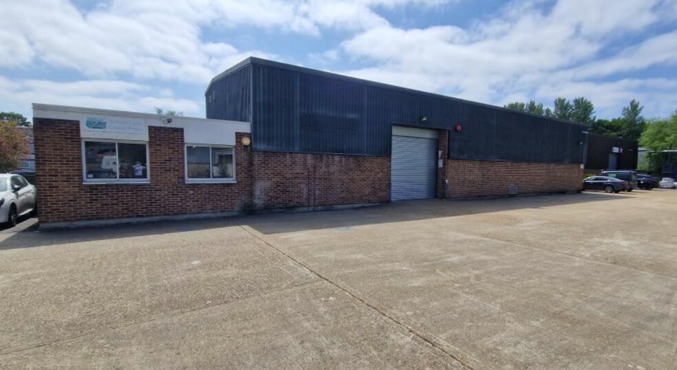 Off School Ln, Eastleigh à louer - Photo du bâtiment - Image 2 de 2