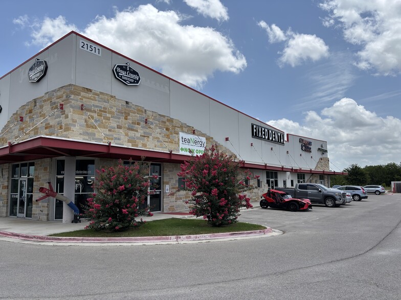 21511 Interstate 35, Kyle, TX for lease - Building Photo - Image 3 of 3