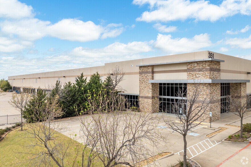 351 Lakeside Pky, Flower Mound, TX for lease - Building Photo - Image 2 of 5