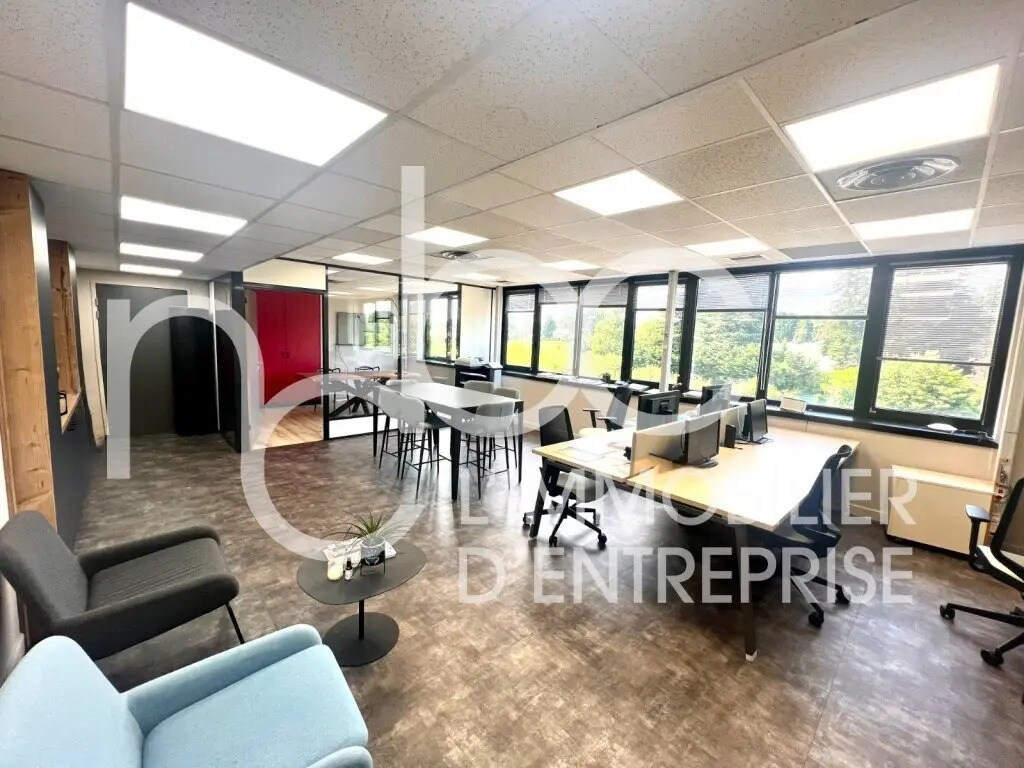Office in Saint-Didier-au-Mont-d'Or for lease Building Photo- Image 1 of 23