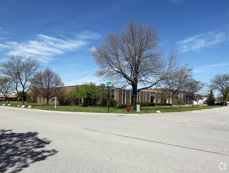 360 Shore Dr, Burr Ridge, IL for lease - Building Photo - Image 1 of 3