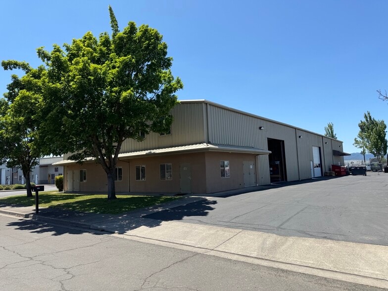 5409 Bierson Way, Central Point, OR for lease - Building Photo - Image 2 of 6