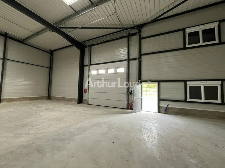 Flex in Reims for lease - Interior Photo - Image 2 of 9