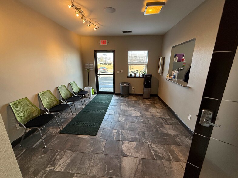 935 Boyson Ct NE, Hiawatha, IA for lease - Interior Photo - Image 3 of 8