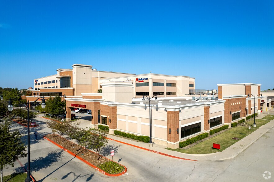 500 W Main St, Lewisville, TX à louer - Photo du bâtiment - Image 3 de 6