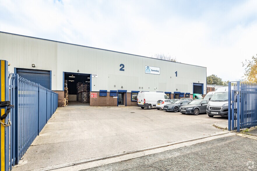Parkway Trading Estate, Longbridge Rd, Manchester for lease - Building Photo - Image 2 of 6