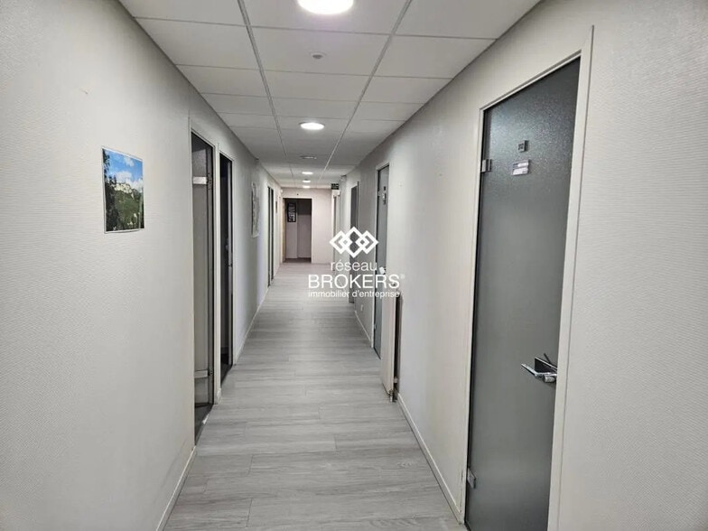 Office in Bourg-en-Bresse for lease - Interior Photo - Image 2 of 6