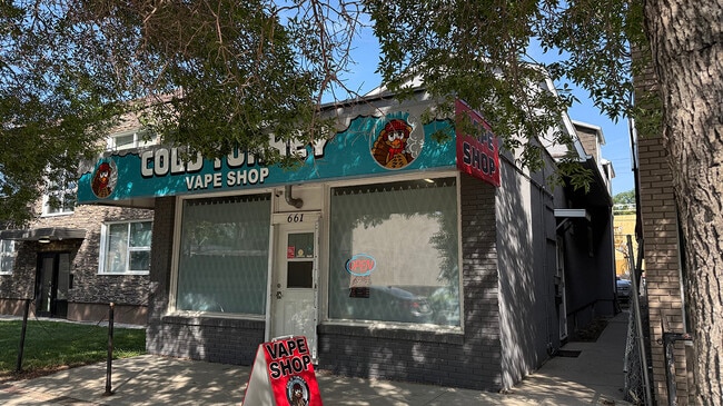 Plus de détails pour 661 Corydon Av, Winnipeg, MB - Commerce de détail à vendre