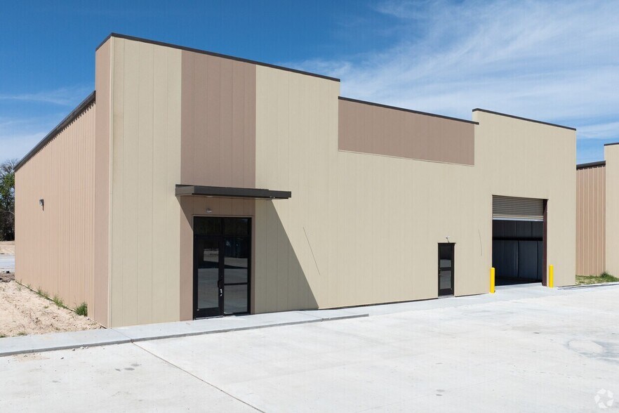 11811 Champion Forest Dr, Houston, TX à vendre - Photo du bâtiment - Image 3 de 5