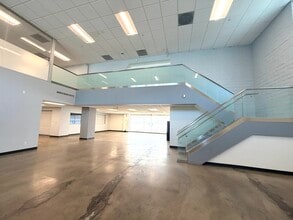 2350 W Valley Blvd, Alhambra, CA à louer Photo intérieure- Image 2 de 11