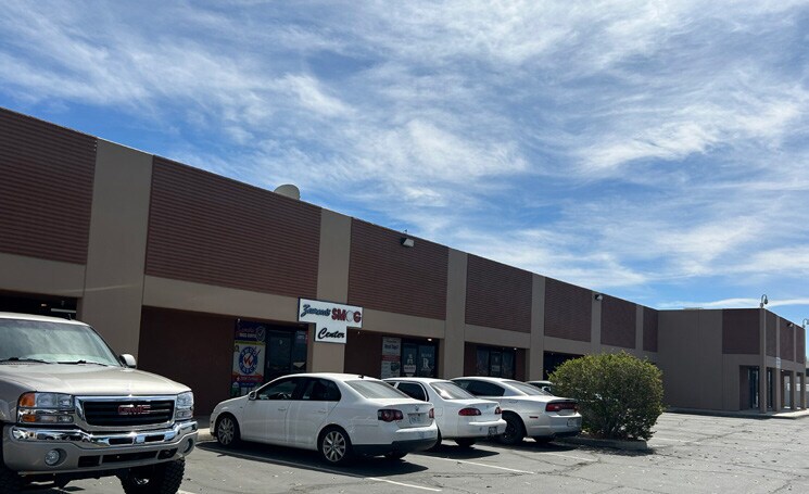 45116 Commerce St, Indio, CA à vendre - Photo du bâtiment - Image 2 de 8
