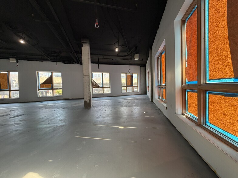 411 Meeker Ave, Brooklyn, NY à louer - Photo du bâtiment - Image 3 de 14