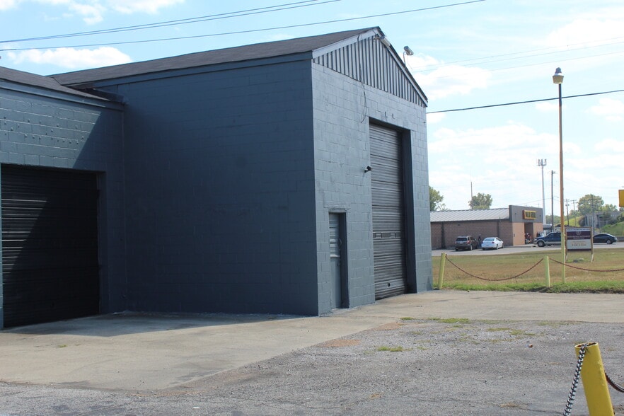 310 Mccambridge Ave, Madison, IL for sale - Building Photo - Image 3 of 12