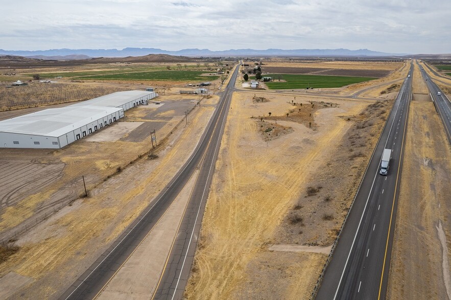 East of Balmorhea, TX, Exit 209, I-10 and Hwy 17, Balmorhea, TX à vendre - Photo du bâtiment - Image 2 de 21