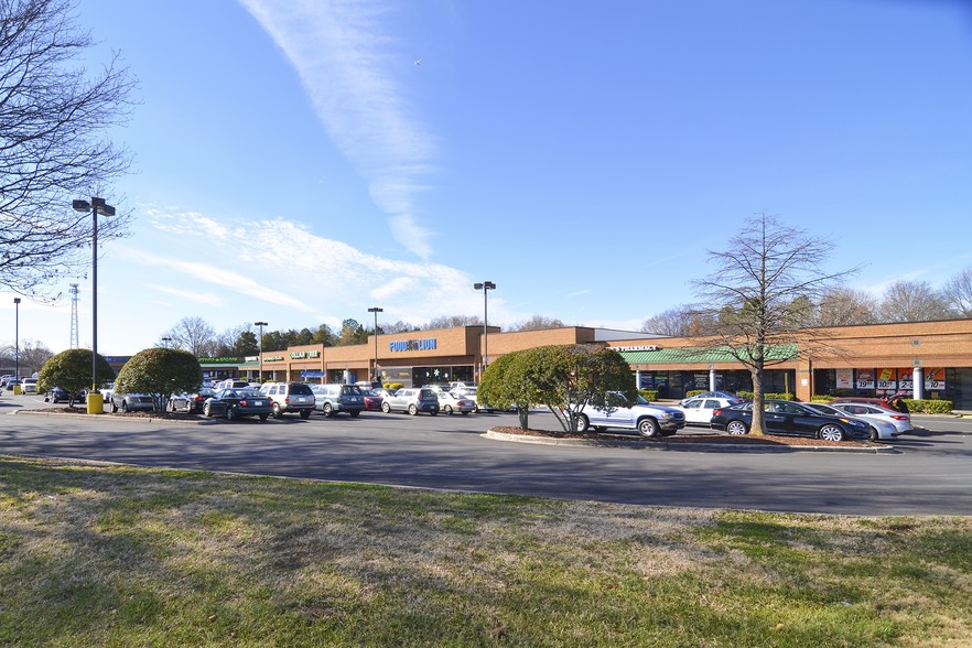 9100-9124 S Tryon St, Charlotte, NC for lease - Building Photo - Image 1 of 4