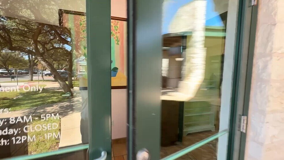 16010 Park Valley Dr, Round Rock, TX à louer - Vidéo sur l’inscription commerciale - Image 2 de 18