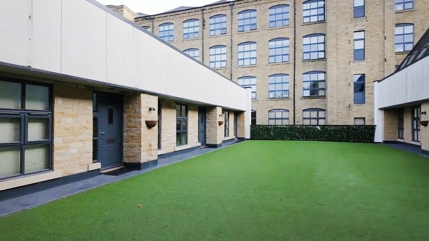 Upper Blakeridge Ln, Batley à vendre - Photo du bâtiment - Image 2 de 8