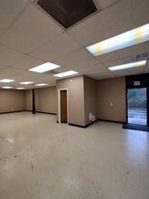 2945 Stone Hogan Connector Rd, Atlanta, GA à louer Photo intérieure- Image 2 de 4