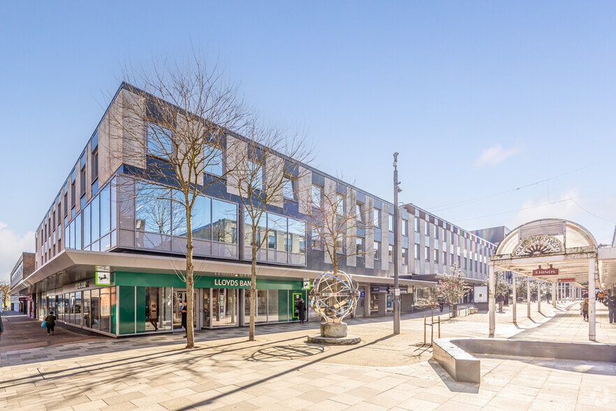 85-103 Queensway, Stevenage for lease - Primary Photo - Image 1 of 2