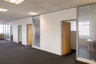 Weydon Ln, Farnham for lease Interior Photo- Image 2 of 8