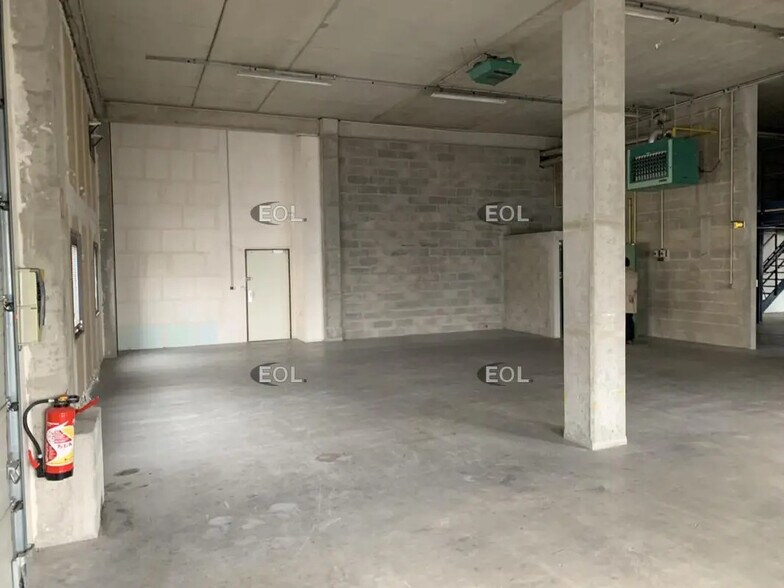 Flex in Villeneuve-la-Garenne for lease - Building Photo - Image 2 of 26